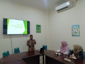 Discussion in Room Center of Environmental and Sustainability (2)